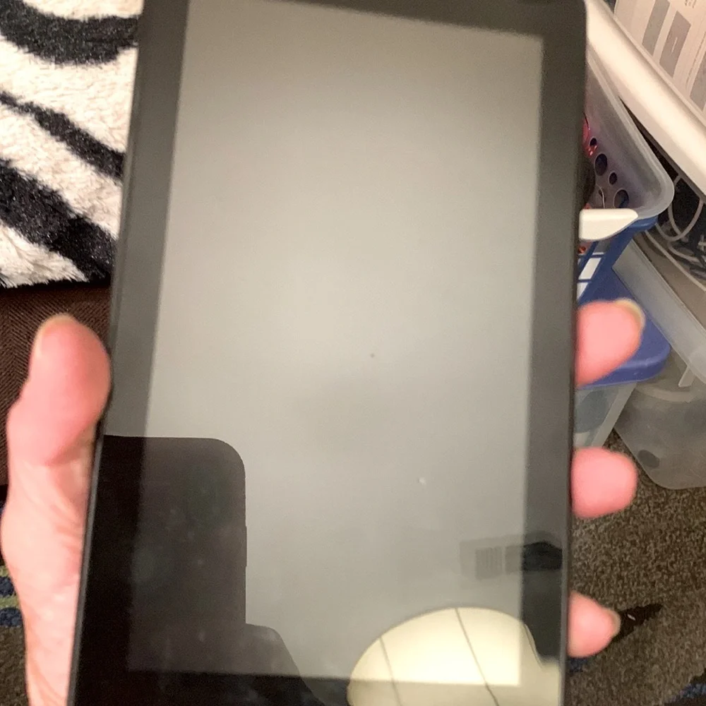 Emerson Model EM756 Tablet 7” - (Needs Repairs)